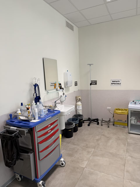Locale per preparazione farmaci e gestione rifiuti speciali